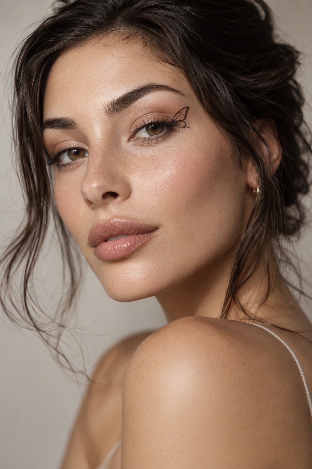 Minimal Butterfly Accent Eye